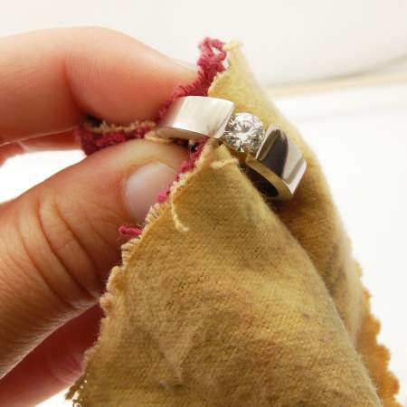Nettoyer un diamant