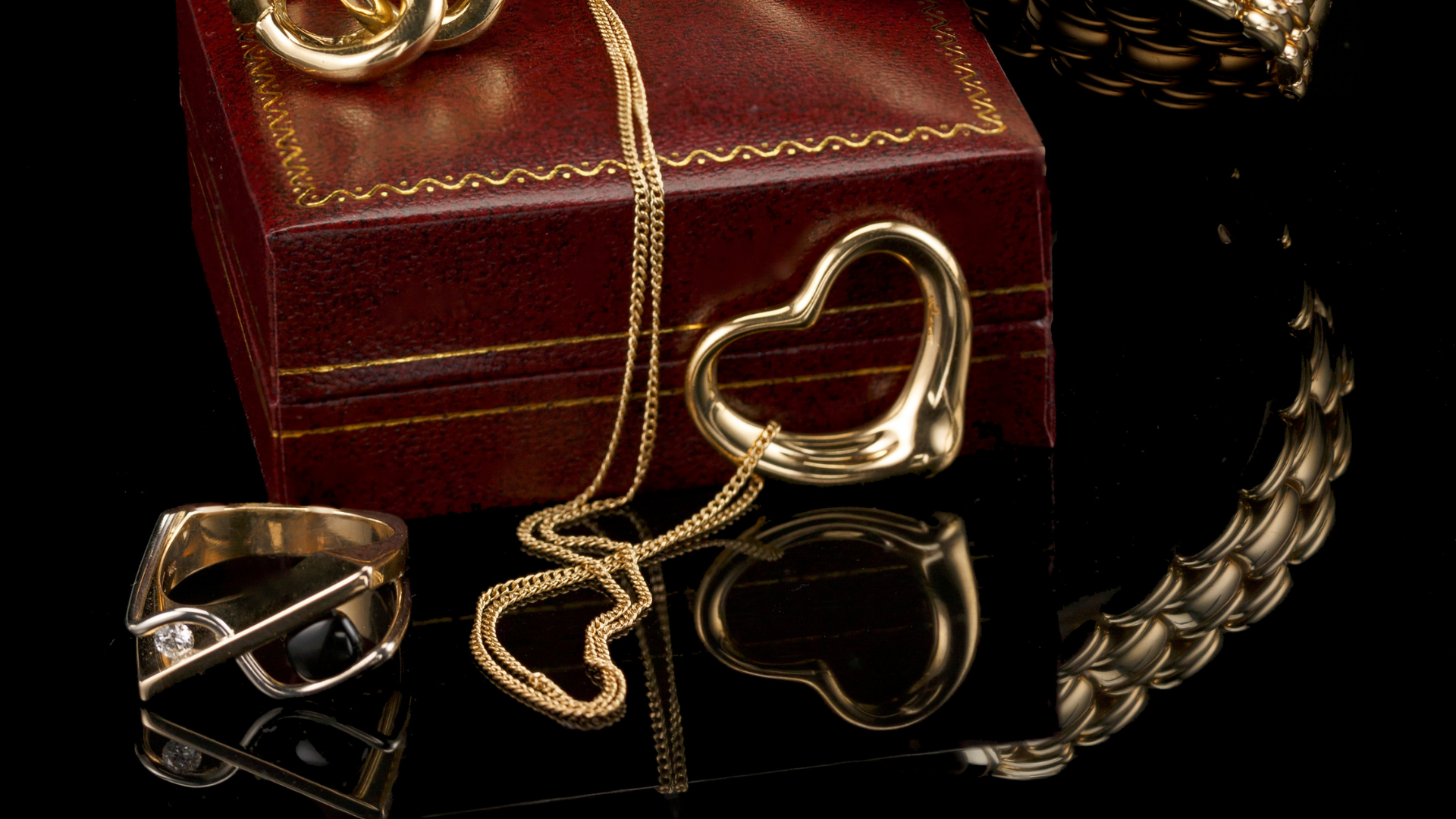 Gold jewellery and jewellery box